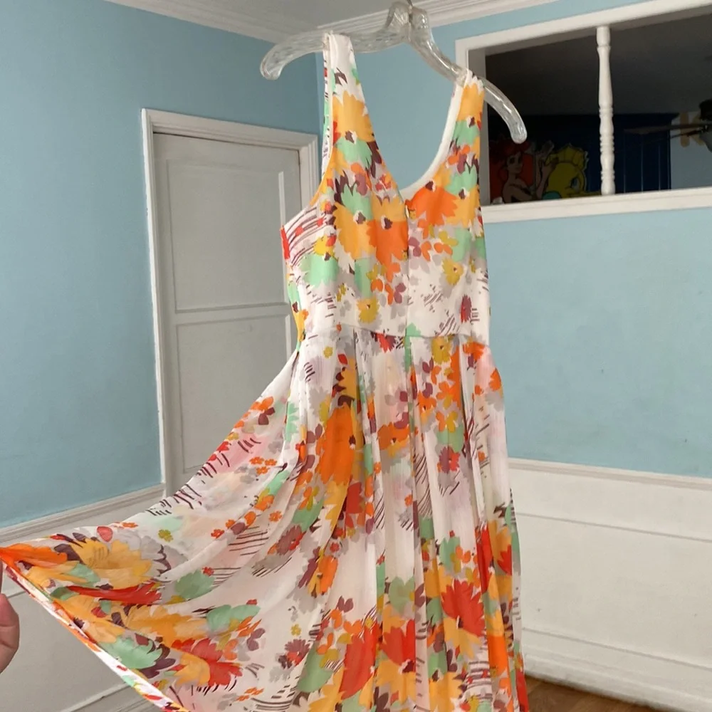 Floral dress. Lined. Perfect for weddings baby showers bridal showers tea party - Picture 2 of 6